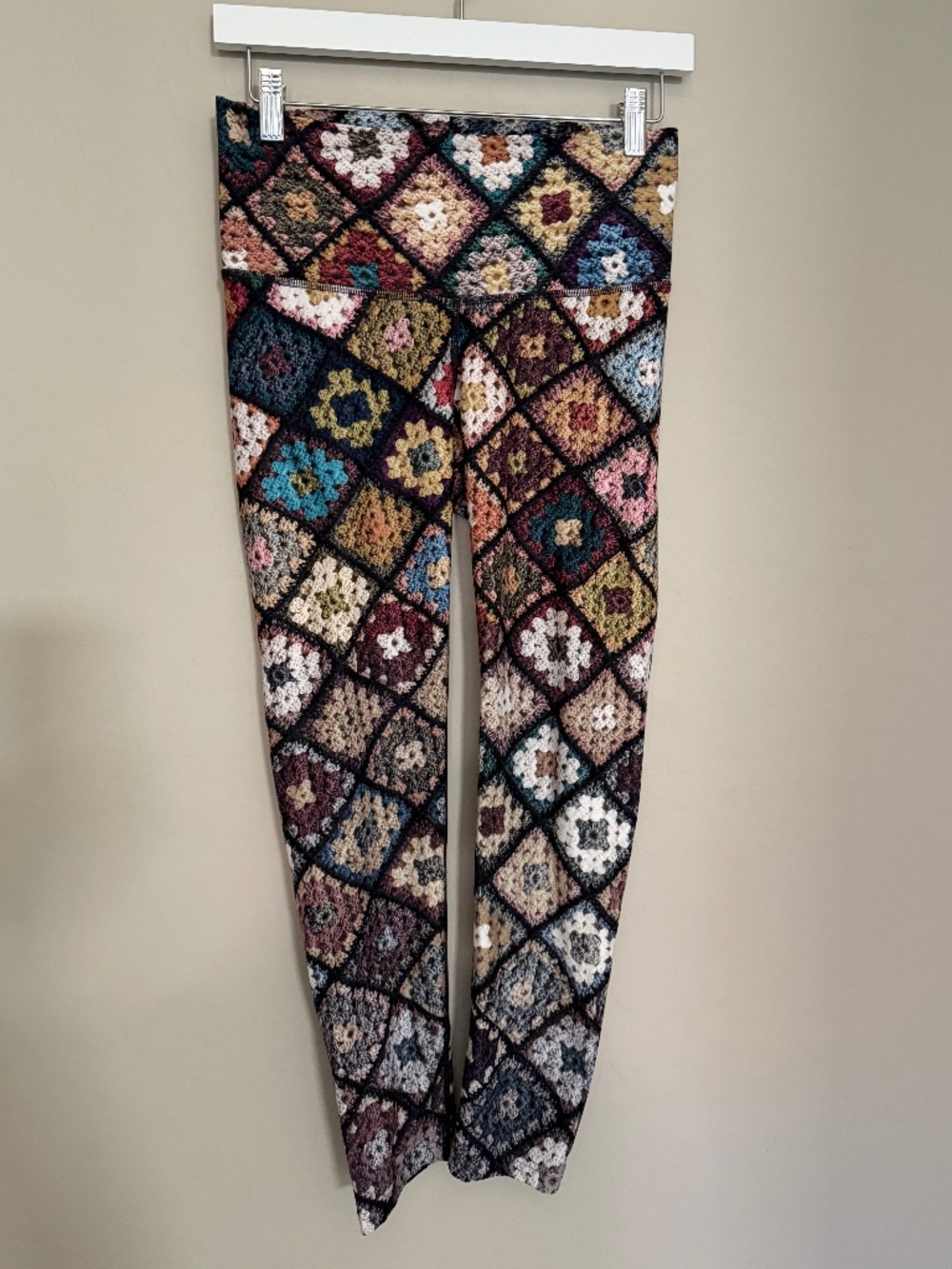Niyama Sol Faux-Crochet Granny Square Barefoot Leggings Yoga Pants Size Large